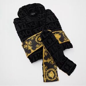 ⛓️‍💥 Versace Black and Gold Unisex Robe🧥